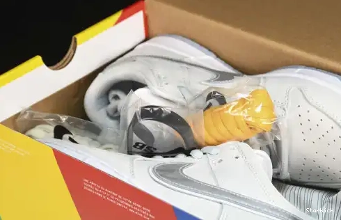 Low Family) and (Friends  Dunk FD8776-100 Nike White  Lobster SB 0704
